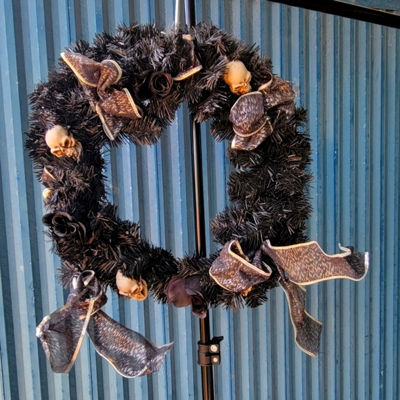 Skull Wreath Handmade Door Hanging Table  Halloween Goth Decorations 15 inches - Picture 2 of 5